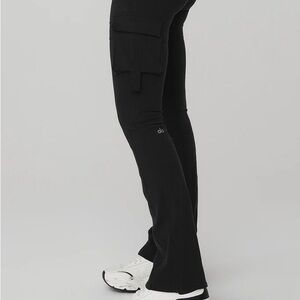ALO Catch the Vibe Flare Cargo Leggings